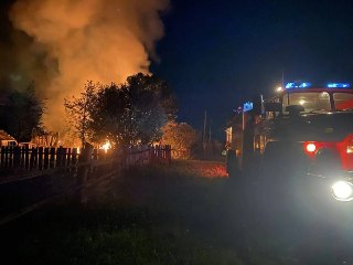 Пожар в Пышкете: двухквартирный дом сгорел, мужчина спасся
